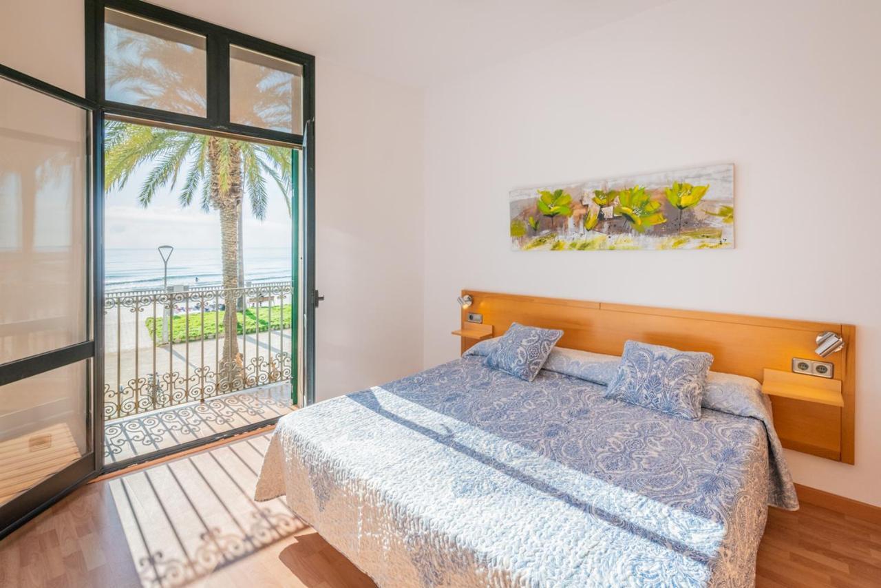 Insitges Ribera'S Beach Bagian luar foto